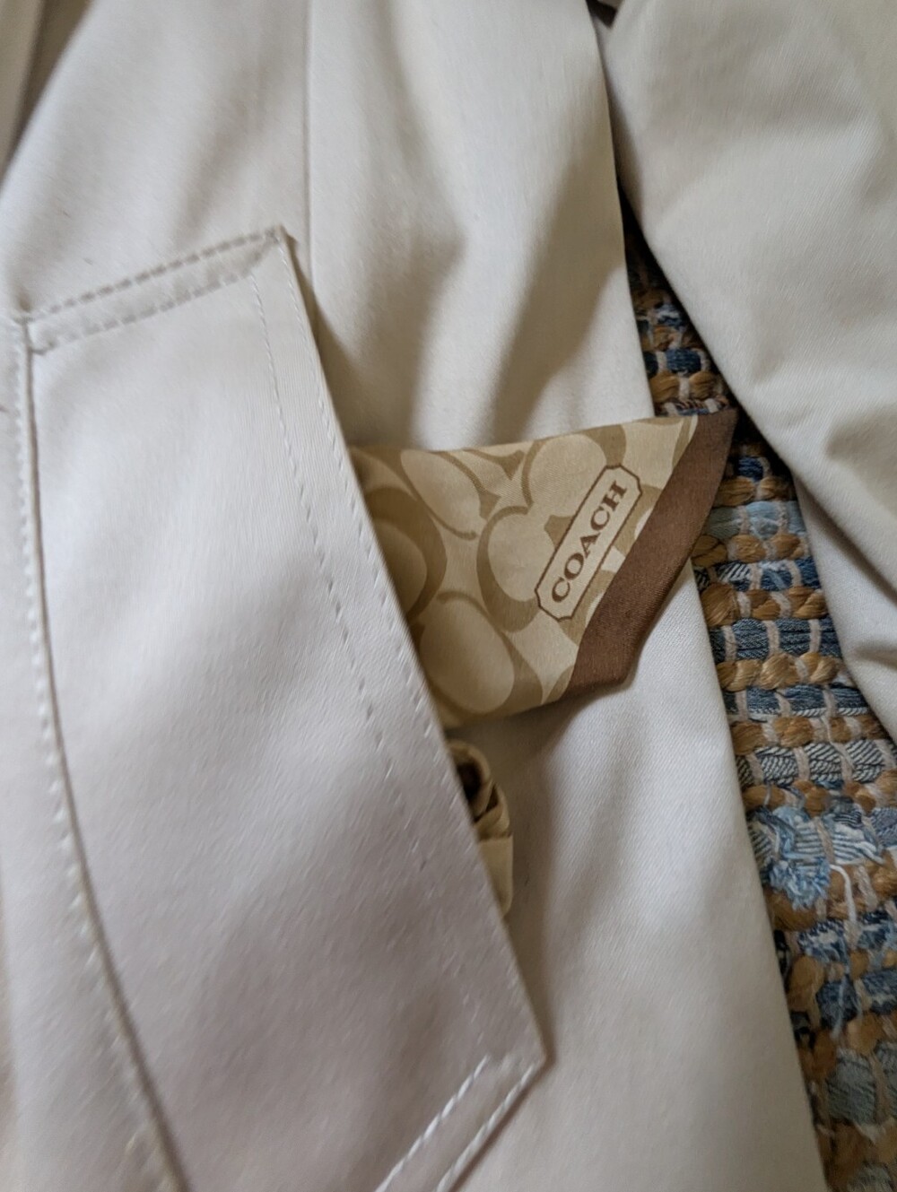 Coach Trench Coat L Cream Signature Lining Classic Quiet Luxury *Flaws* Scarf - Picture 3 of 16